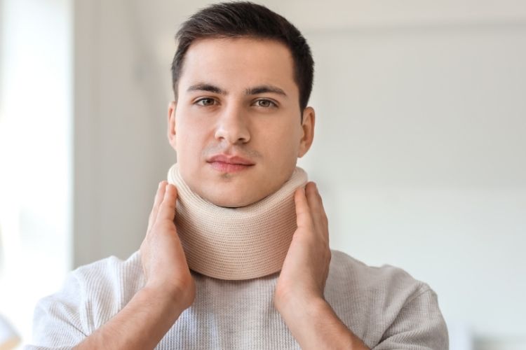 Cervical Care 101: Practical Tips for a Pain-Free Workday at Your Desk