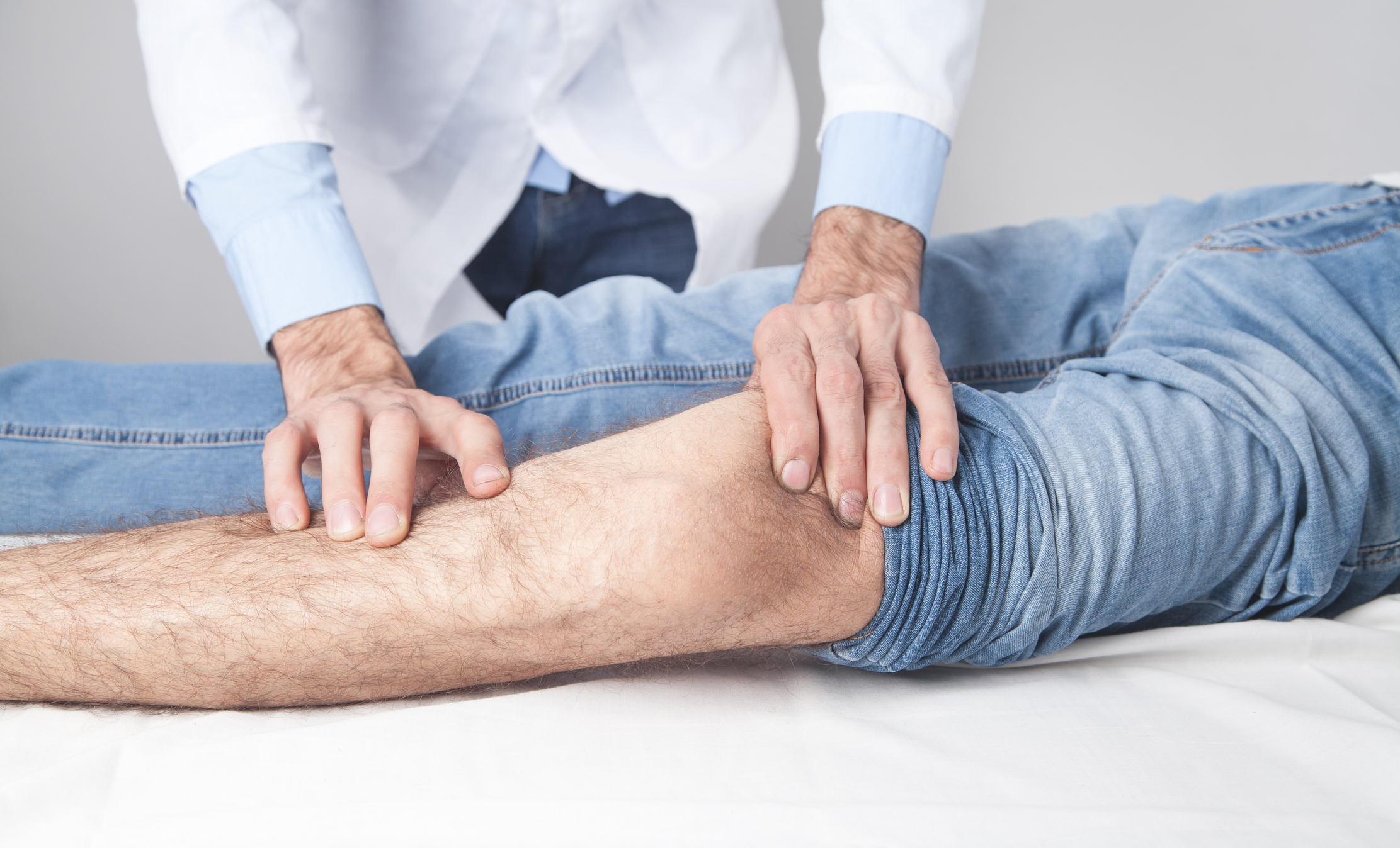 Chiropractor Managing Arthritis-Related Issues